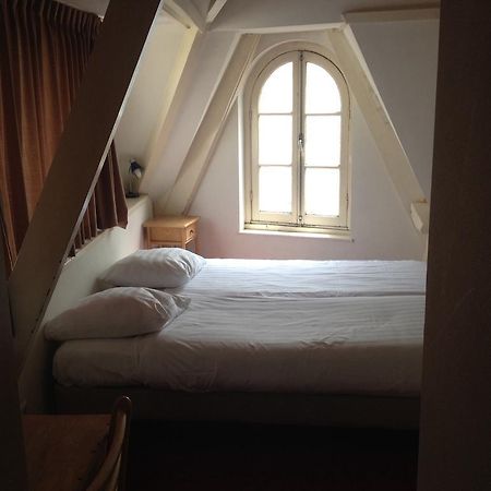 Budget Season Star Hotel Амстердам Стая снимка