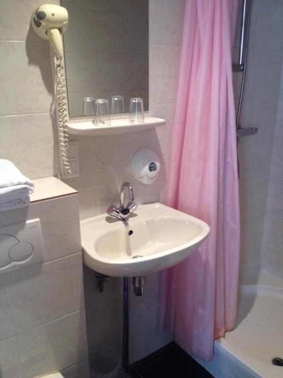 Budget Season Star Hotel Амстердам Стая снимка