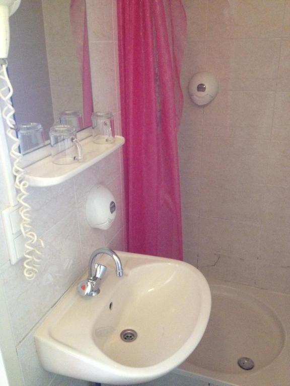 Budget Season Star Hotel Амстердам Стая снимка