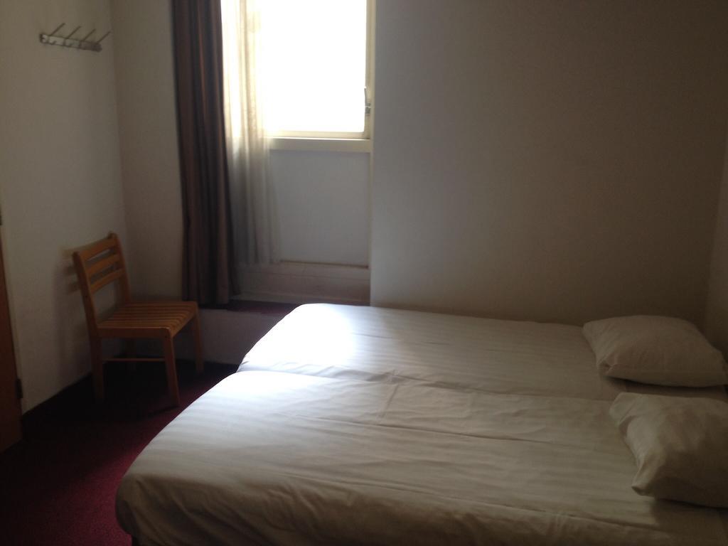Budget Season Star Hotel Амстердам Екстериор снимка
