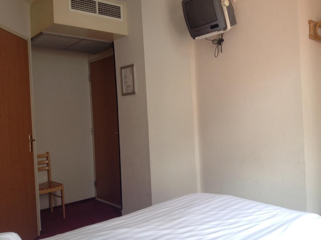 Budget Season Star Hotel Амстердам Екстериор снимка