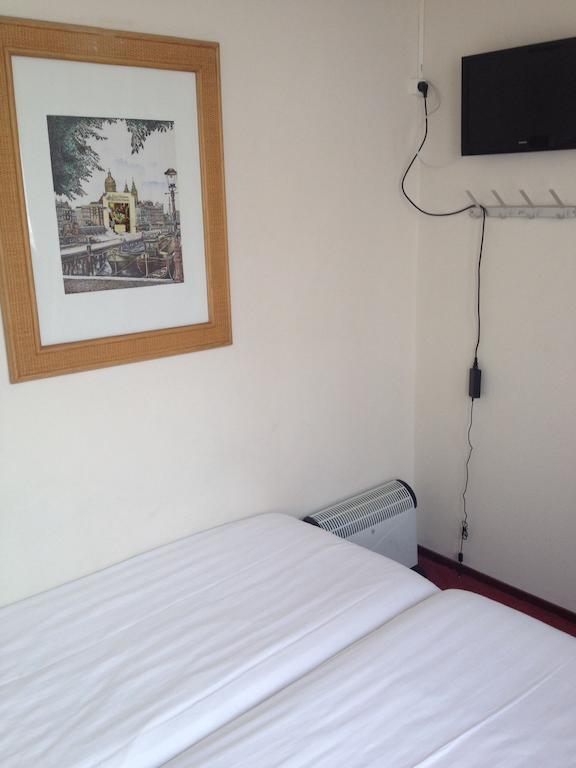 Budget Season Star Hotel Амстердам Екстериор снимка