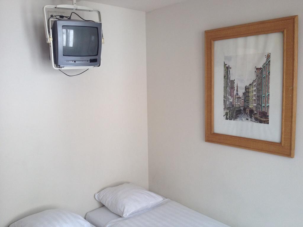 Budget Season Star Hotel Амстердам Екстериор снимка